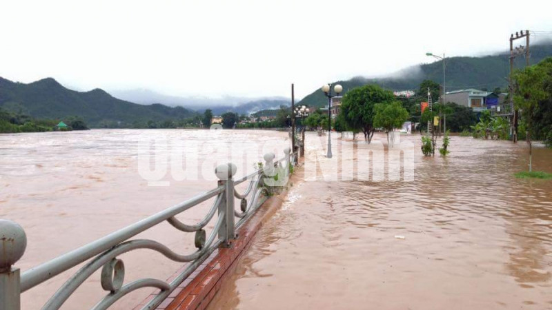 Đường trung tâm thị trấn Ba Chẽ bị ngập trong nước trong một trận mưa lũ năm 2017. Ảnh: Ngọc Lợi (Đài Ba Chẽ)