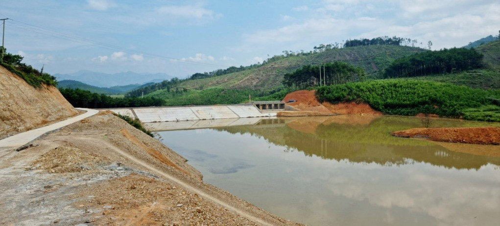 Thực hiện tốt công tác GPMB nên nhiều dự án phục vụ dân sinh hoàn thành đúng tiến độ. Tiêu biểu như dự án Hồ chứa nước Nà Mo xã Vô Ngại, huyện Bình Liêu, vừa đưa vào sử dụng, đảm bảo tích nước phục vụ sản xuất, sinh hoạt cho người dân khu vực lân cận. 