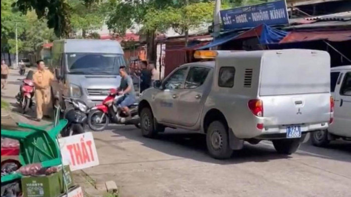 CSGT Lạng Sơn truy đuổi xe khách BKS giả, không GPLX như phim hành động 1