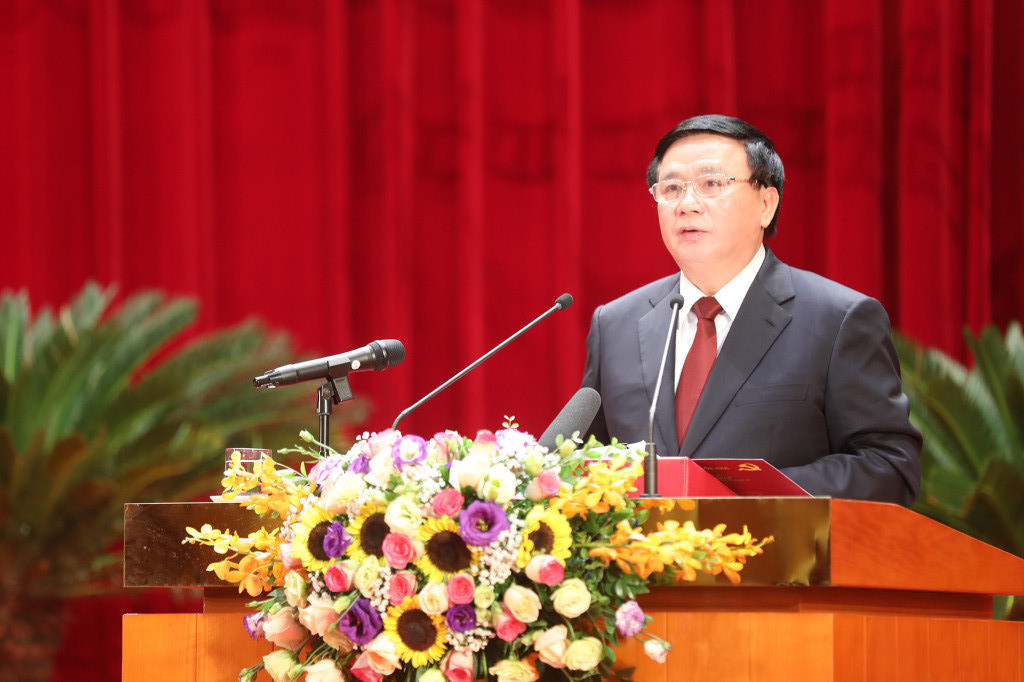 Đồng chí Nguyễn Xuân Thắng, Ủy viên Bộ Chính trị, Giám đốc Học viện Chính trị quốc gia Hồ Chí Minh, Chủ tịch Hội đồng Lý luận Trung ương, ĐBQH tỉnh Quảng Ninh khóa XV phát biểu chỉ đạo tại kỳ họp.