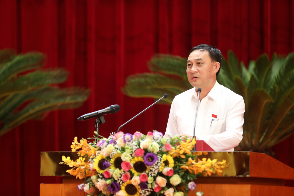 Ông Phạm Văn Thể, Chủ tịch Hiệp hội doanh nghiệp tỉnh, tổ đại biểu Đông Triều phát biểu ý kiến tại hội trường.