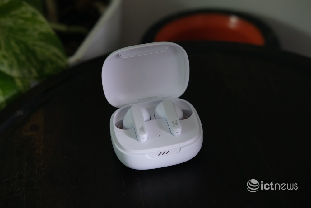 JBL Live Pro+ TWS: Đối thủ của Airpods?