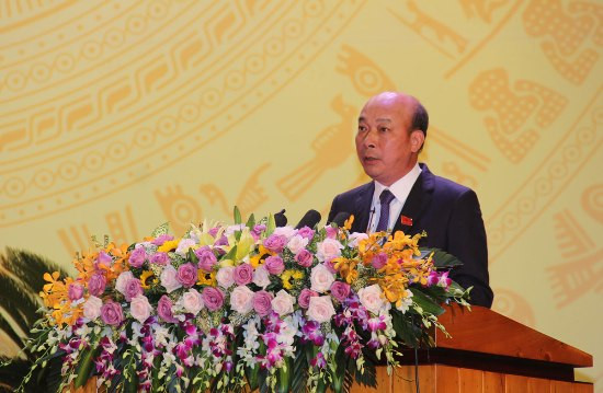 “Trước hết, CBCNV toàn Tập đoàn cần nhận thức đầy đủ về mức độ nguy hiểm của dịch bệnh Covid-19 để từ đó hiểu và chủ động trong công tác phòng, chống dịch bệnh. Quan điểm của TKV là không chủ quan, bình tĩnh, thực hiện nghiêm các chỉ đạo của Chính phủ, khuyến cáo của Bộ Y tế và quy định của địa phương trong công tác phòng, chống dịch. Các đơn vị cần tập trung thực hiện tốt việc truy vết nhanh các trường hợp F, khoanh vùng và có những biện pháp xử lý triệt để”. Bí thư Đảng ủy – Chủ tịch HĐTV Tập đoàn TKV Lê Minh Chuẩn nhấn mạnh.