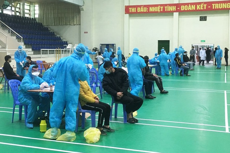 Sau khi một thợ lò của Công ty CP than Vàng Danh - Vinacomin mắc COVID-19 do lây từ vợ - là công nhân Công ty Poyun, Chí Linh, Hải Dương, toàn bộ 5.431 cán bộ, công nhân, lao động của Công ty đã được xét nghiệp khẩn trương. Trên 50 ca F1 được xét nghiệm khẩn cấp ngay khi được đưa đi tập trung cách ly đều âm tính với SARS-CoV-2 vào ngày 2/2/2021.