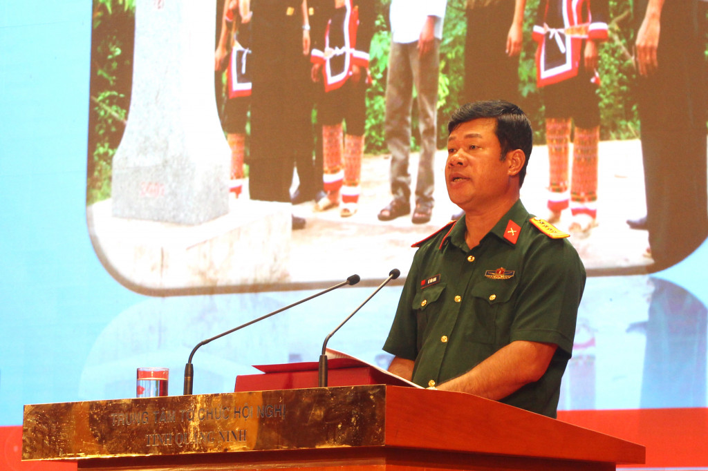 Đại tá Lê Văn Long, Ủy viên Ban Thường vụ Tỉnh ủy, Chỉ huy trưởng Bộ Chỉ huy Quân sự tỉnh quán triệt Nghị quyết 03-NQ/TU của Ban Thường vụ Tỉnh ủy.