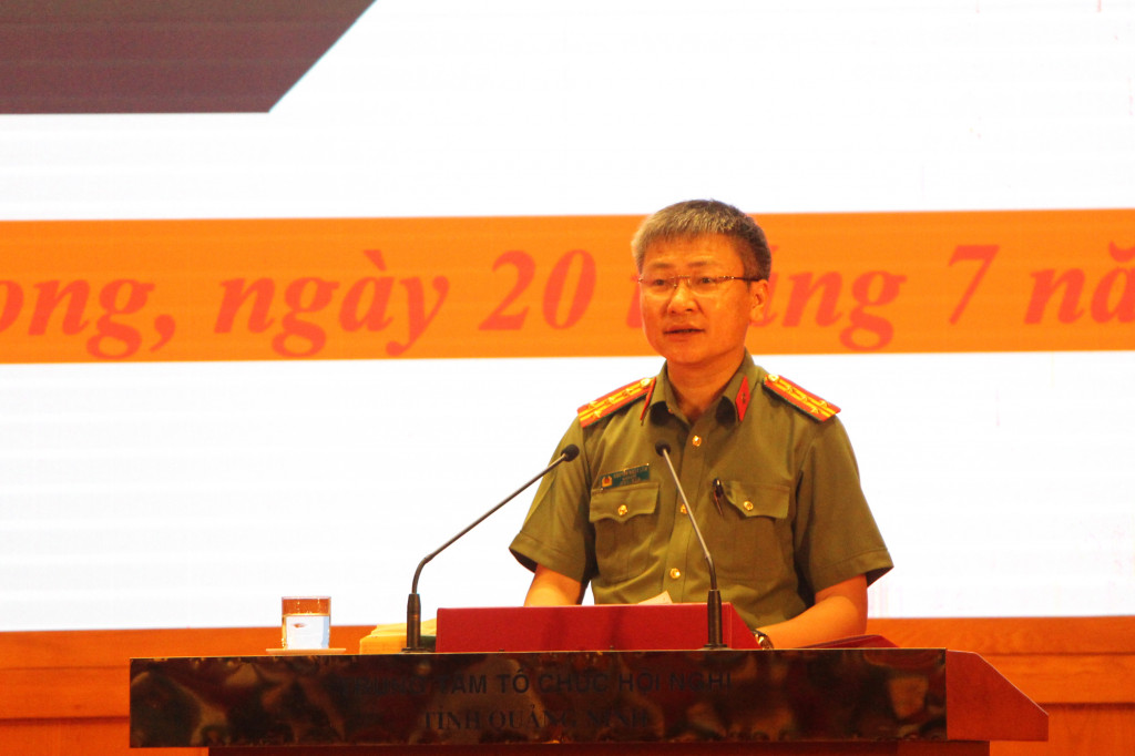 Đại tá Nguyễn Ngọc Lâm, Ủy viên Ban Thường vụ Tỉnh ủy, Giám đốc Công an tỉnh quán triệt Nghị quyết số 04-NQ/TU của Ban Thường vụ Tỉnh ủy.