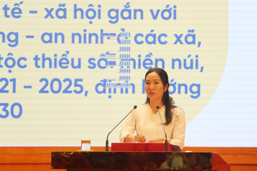 Đồng chí Nguyễn Thị Hạnh, Phó Chủ tịch UBND tỉnh quán triệt Nghị quyết số 06-NQ/TU của Ban Chấp hành Đảng bộ tỉnh.