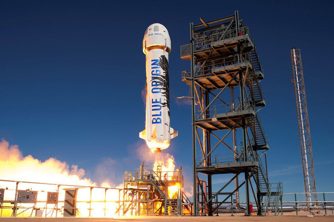 Jeff Bezos vừa bay lên vũ trụ thành công và trở lại Trái Đất an toàn, đạt được giấc mơ thủa bé: Đây là ngày đẹp nhất đời tôi - Ảnh 2.