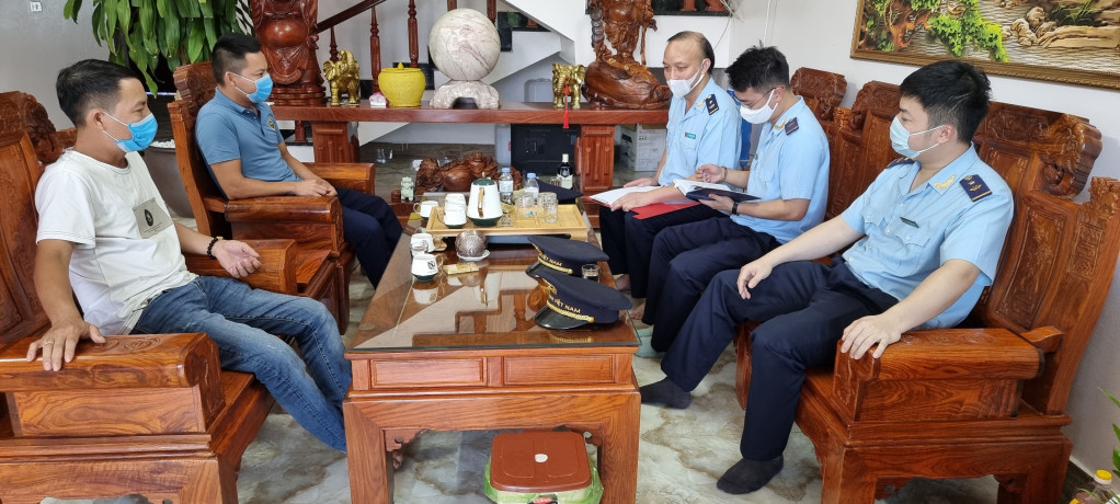 CBCC Chi cục Hải quan Cửa khẩu Móng Cái gặp gỡ trao đổi những vướng mắc trong hoạt động xuất khẩu của doanh nghiệp trên địa bàn TP Móng Cái.