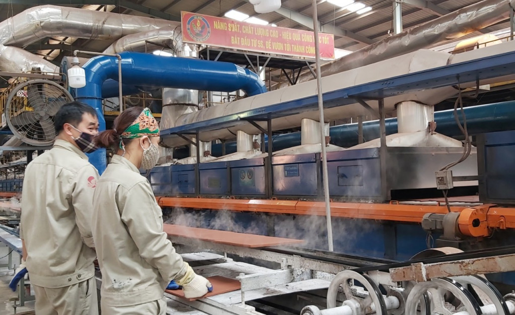 Tổ hợp Công ty CP Gốm Đất Việt là một trong những doanh nghiệp KHCN với nhiều trang thiết bị tiên tiến trong sản xuất gạch.