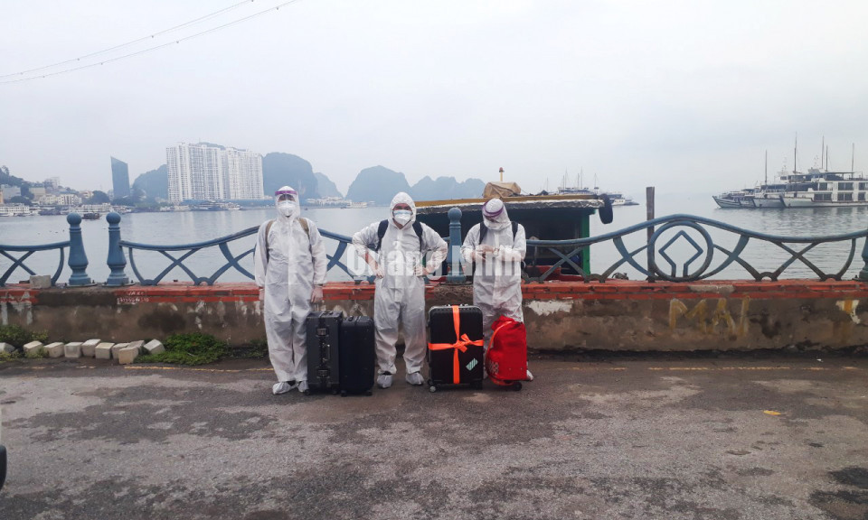 Các thuyền viên trên tàu Hony Woild dương tính với S được đưa lên Bệnh viện số 2 TP Hạ Long, Quảng Ninh để cách ly và điều trị