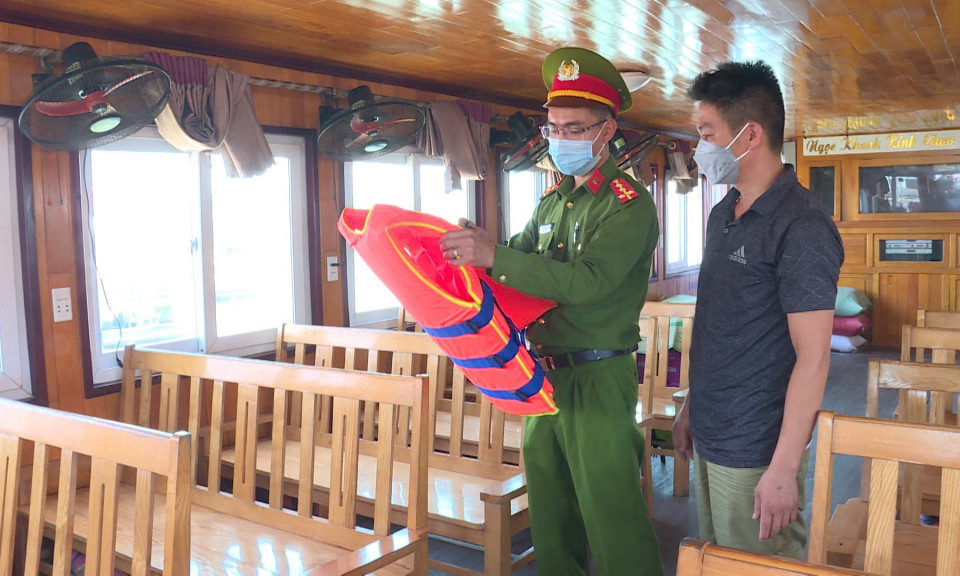Xã Quan Lạn: Nâng cao ý thức chấp hành luật giao thông cho người dân