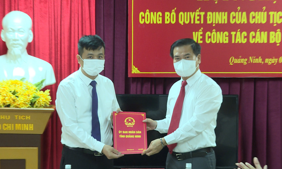 Trao quyết định về công tác cán bộ tại Liên minh Hợp tác xã tỉnh