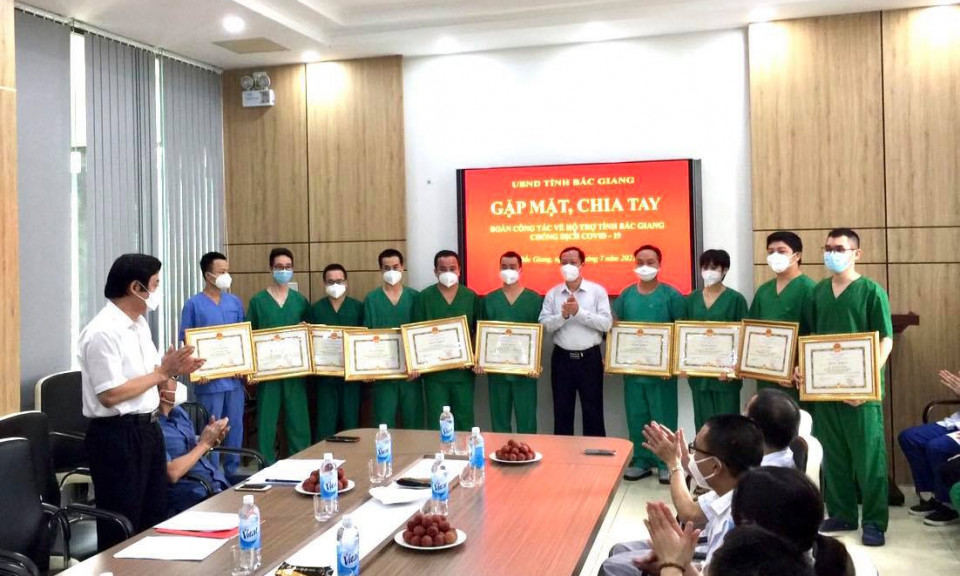 Đoàn thầy thuốc tình nguyện Quảng Ninh hoàn thành nhiệm vụ chi viện tỉnh Bắc Giang chống dịch