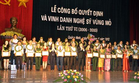 Phong tặng danh hiệu Nghệ sĩ Vùng mỏ cho 58 cá nhân tiêu biểu