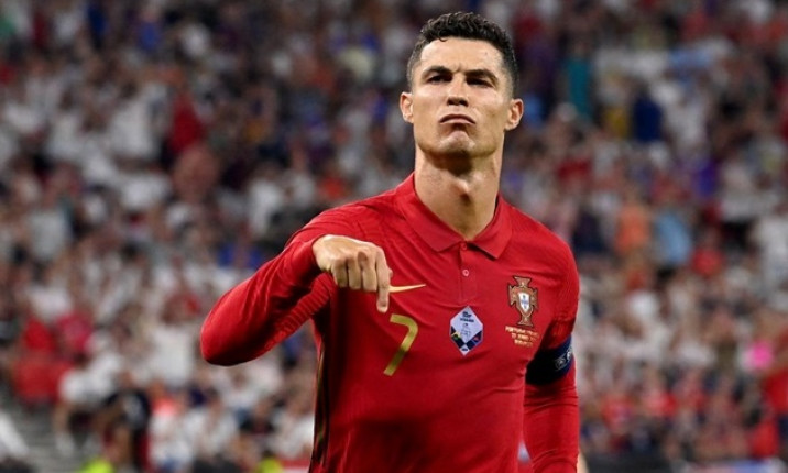 Manchester United đưa ra lời đề nghị cho Ronaldo
