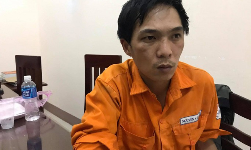 Giải cứu 2 bé gái bị cha đổ xăng lên người đòi đốt
