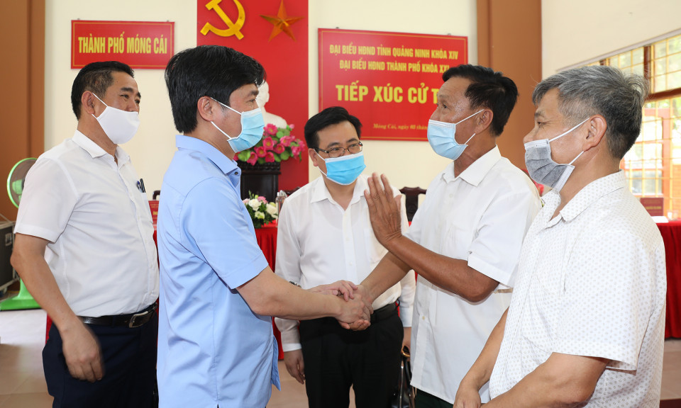 Chủ tịch UBND tỉnh Nguyễn Tường Văn tiếp xúc cử tri tại TP Móng Cái