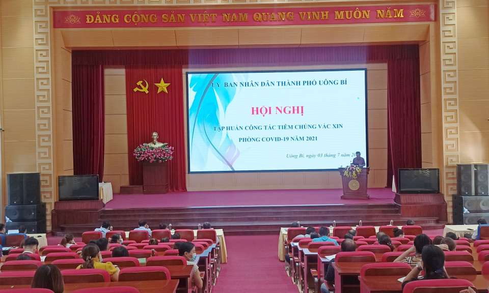 Tập huấn công tác tiêm chủng vắc xin phòng Covid-19 tại TP Uông Bí