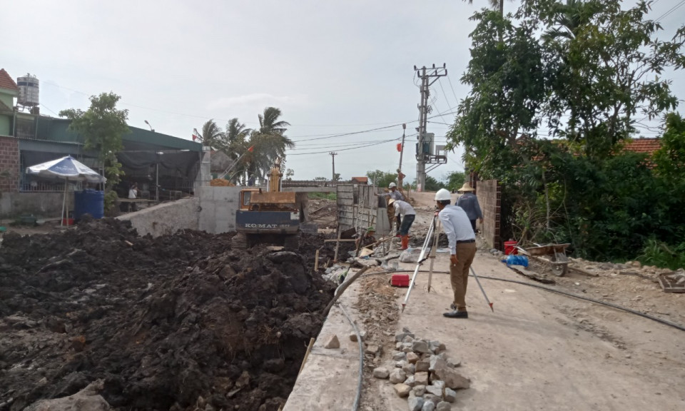 Đẩy nhanh tiến độ thi công các công trình trước mùa mưa bão