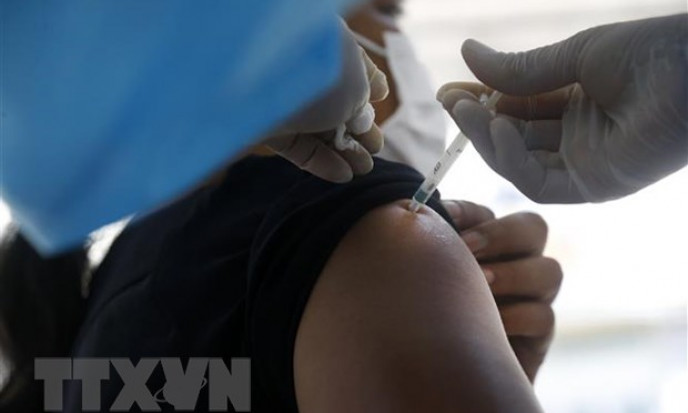 Khuyến cáo về hiện tượng sốt kéo dài sau khi tiêm vaccine COVID-19