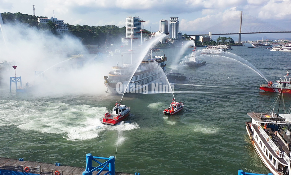 Diễn tập phòng cháy, chữa cháy và cứu hộ, cứu nạn tại Cảng tàu khách quốc tế Hạ Long