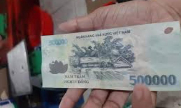 Mang tiền giả đi mua ma tuý
