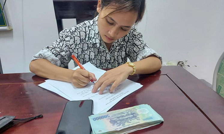 Vừa vay tiền ngân hàng về thì bị trộm