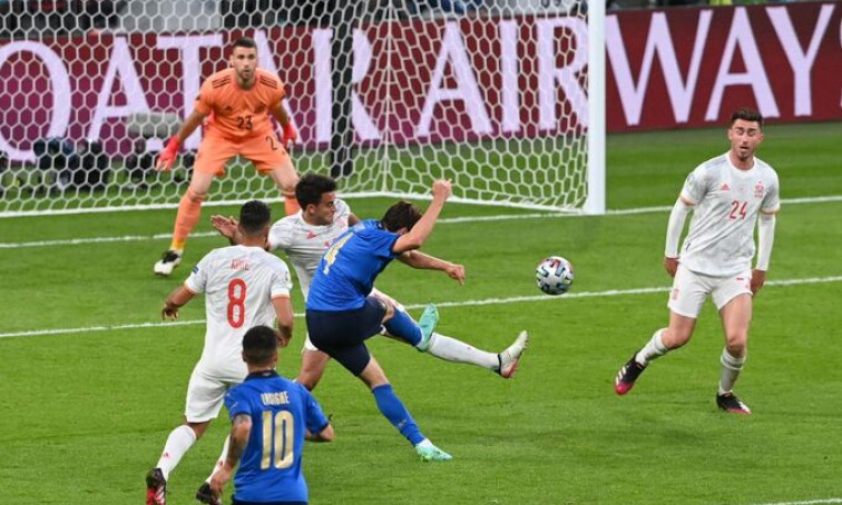 Italy vào chung kết Euro 2021 sau loạt luân lưu