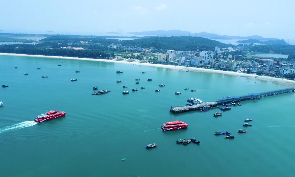 Từ 13h ngày 7/7: Quảng Ninh tạm ngừng cấp phép cho các phương tiện thủy ra khơi
