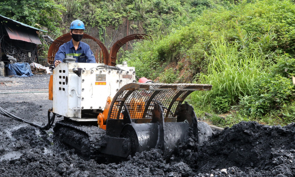 Đẩy mạnh ứng dụng cơ giới hóa trong sản xuất