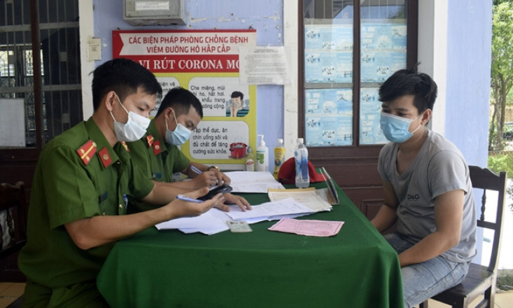 Tài xế xe tải vi phạm quy định phòng dịch bị phạt 7,5 triệu đồng