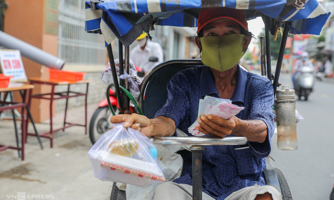 HCMC suspends lottery, takeaway services