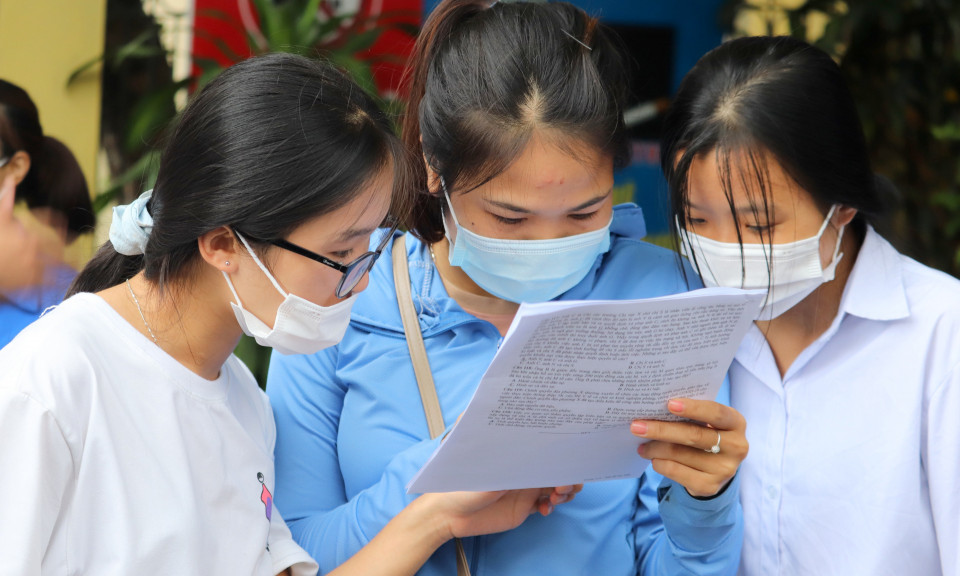 Thí sinh hoàn thành bài thi môn Ngoại ngữ, kết thúc Kỳ thi tốt nghiệp THPT 2021