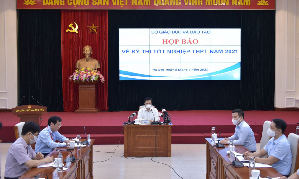 Vụ việc  'thí sinh F0 trong điểm thi', 'lọt đề Toán' ... làm 'nóng' họp báo về thi tốt nghiệp THPT