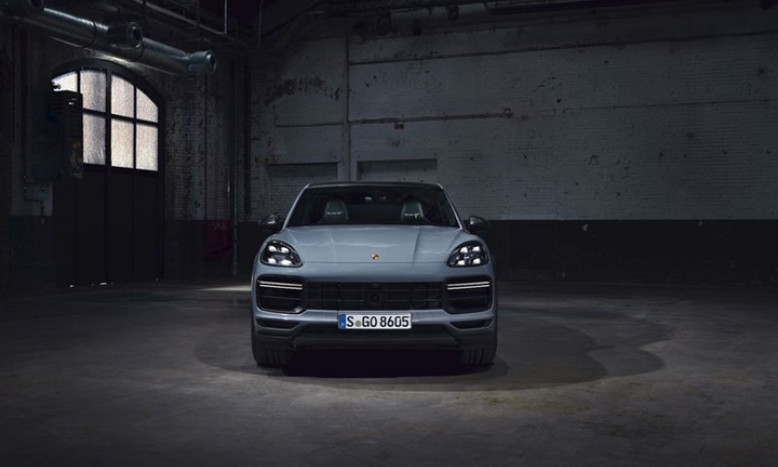 'Soi' mẫu xe SUV nhanh nhất trong lịch sử Porsche