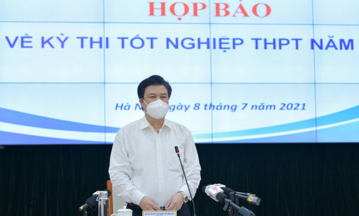 Nhiều địa phương "bùng" COVID-19, vì sao không hủy thi tốt nghiệp THPT 2021?