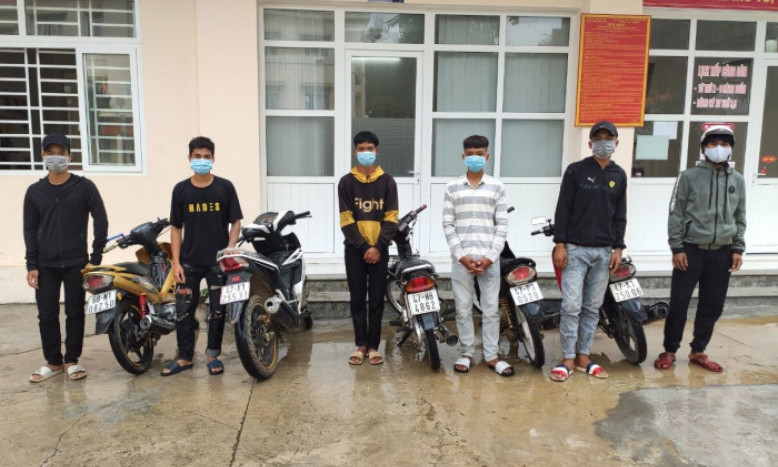   Ngăn chặn 12 thanh niên chạy xe tốc độ cao, bốc đầu gây bức xúc