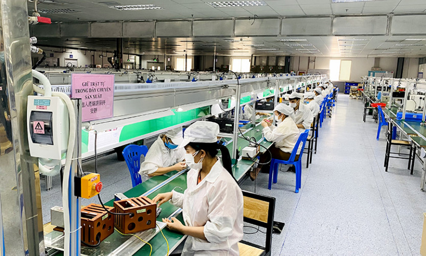 Sản xuất gắn với chống dịch trong khu công nghiệp
