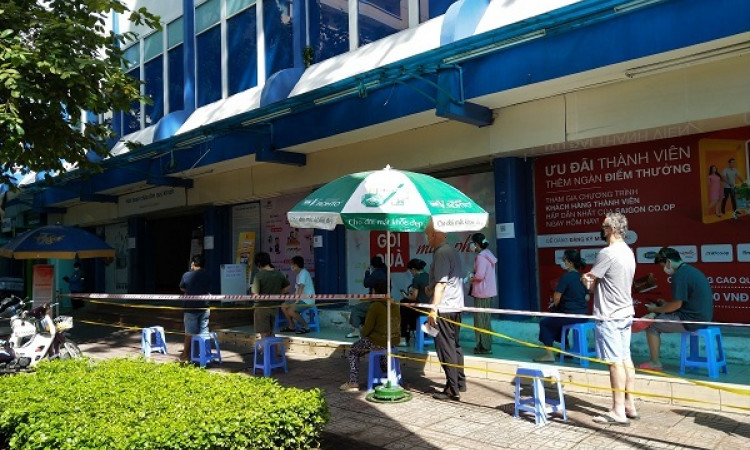 TP.HCM ngày chưa từng có, tập quen mua bán kiểu mới