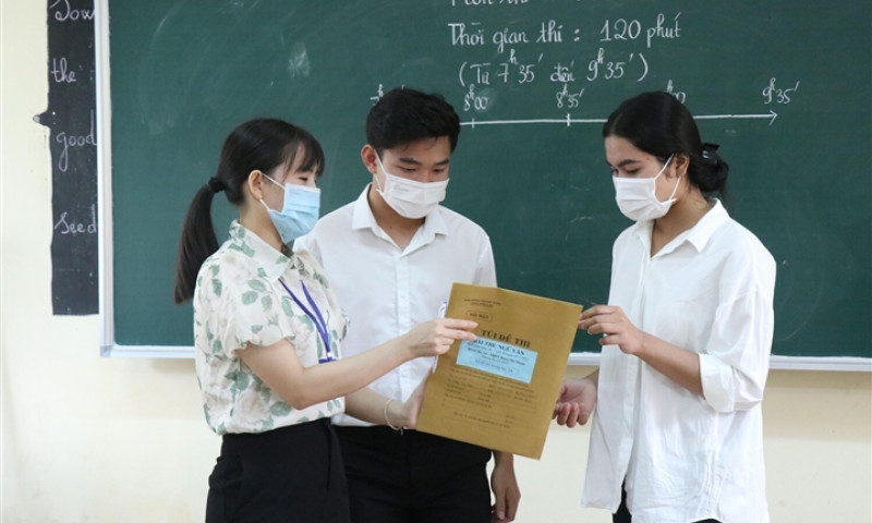 Thi tốt nghiệp THPT: Quy trình chấm thi môn Ngữ văn có gì đặc biệt?