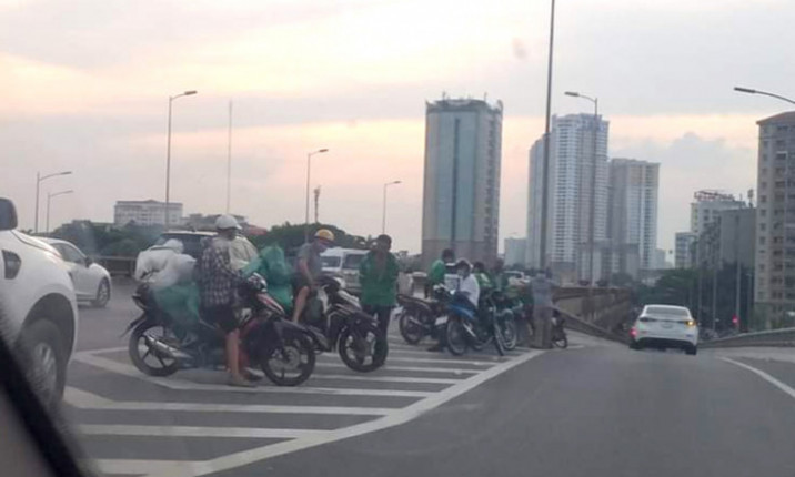 Bến cóc tự phát trên cao tốc, hiểm nguy rình rập