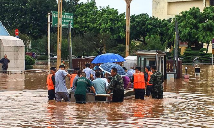 Nhiều chuyến bay bị hủy do mưa bão ở Bắc Kinh, Trung Quốc