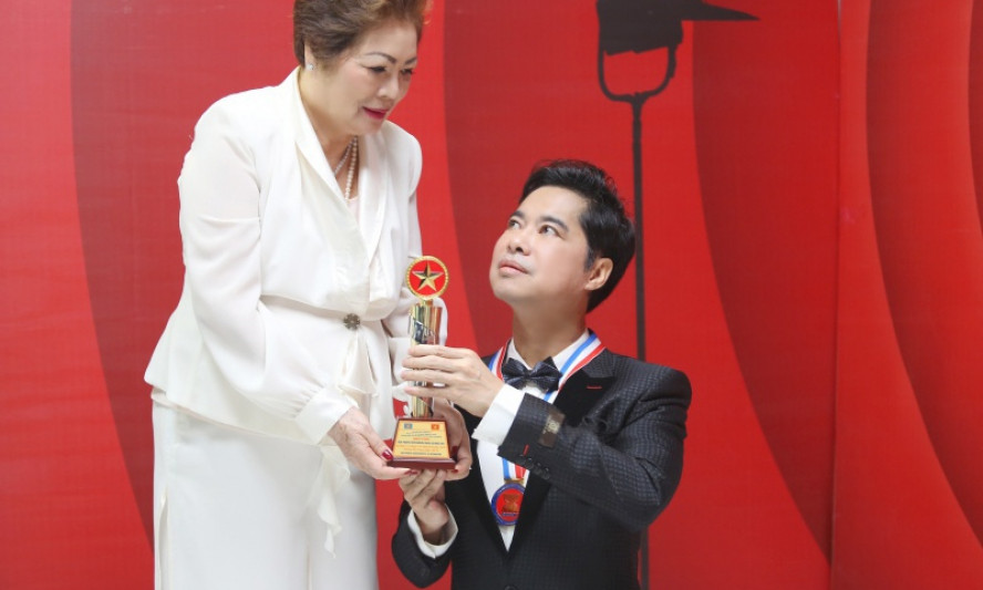 Mẹ ca sĩ Ngọc Sơn qua đời