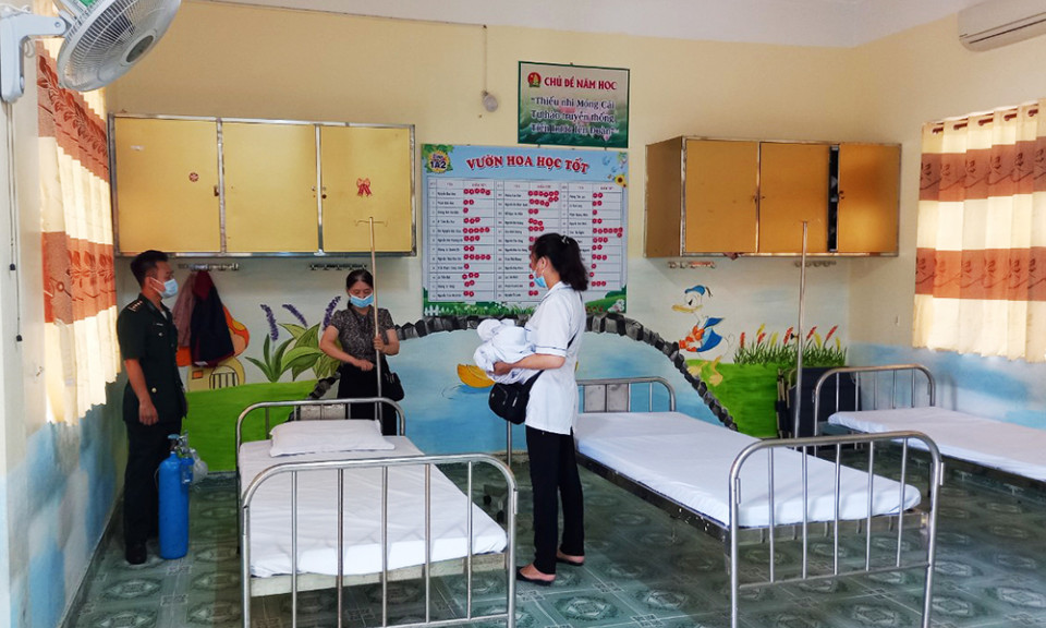 Đồn Biên phòng CKQT Móng Cái: Phối hợp chuẩn bị cơ sở vật chất thực hiện tiêm vắc xin phòng Covid-19