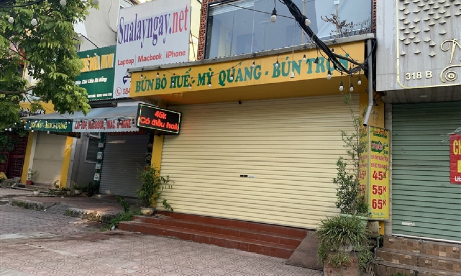 Phòng COVID-19, hàng quán ăn sáng ở Hà Nội nơi đóng cửa, nơi chỉ bán mang về