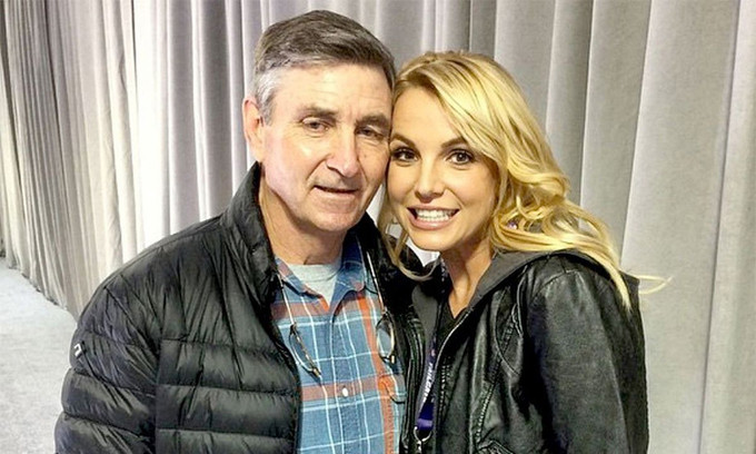Britney Spears yêu cầu điều tra bố