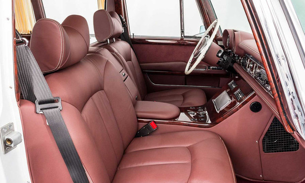 Mercedes-Benz Pullman sau 15 năm phục chế được rao bán với giá bằng 20 chiếc S 500 đời mới