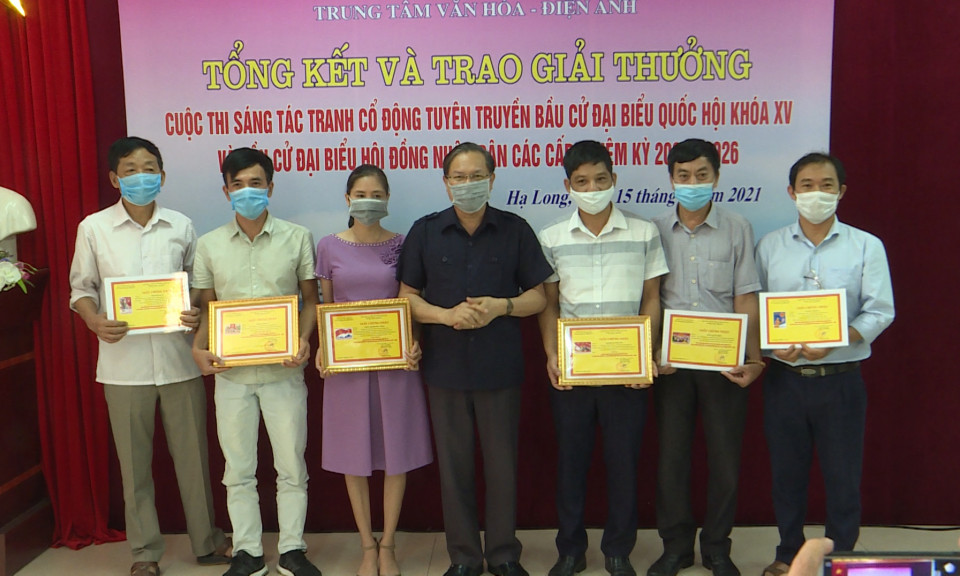 Trao giải cuộc thi Sáng tác tranh cổ động tuyên truyền bầu cử