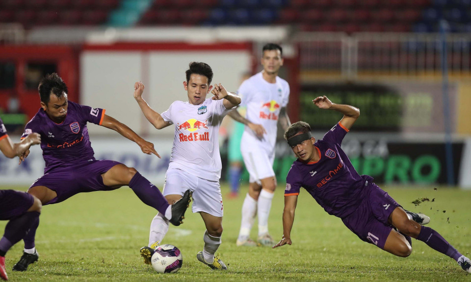 VPF xin ý kiến các CLB tạm hoãn V-League 9 tháng, đá sau Tết Nhâm Dần